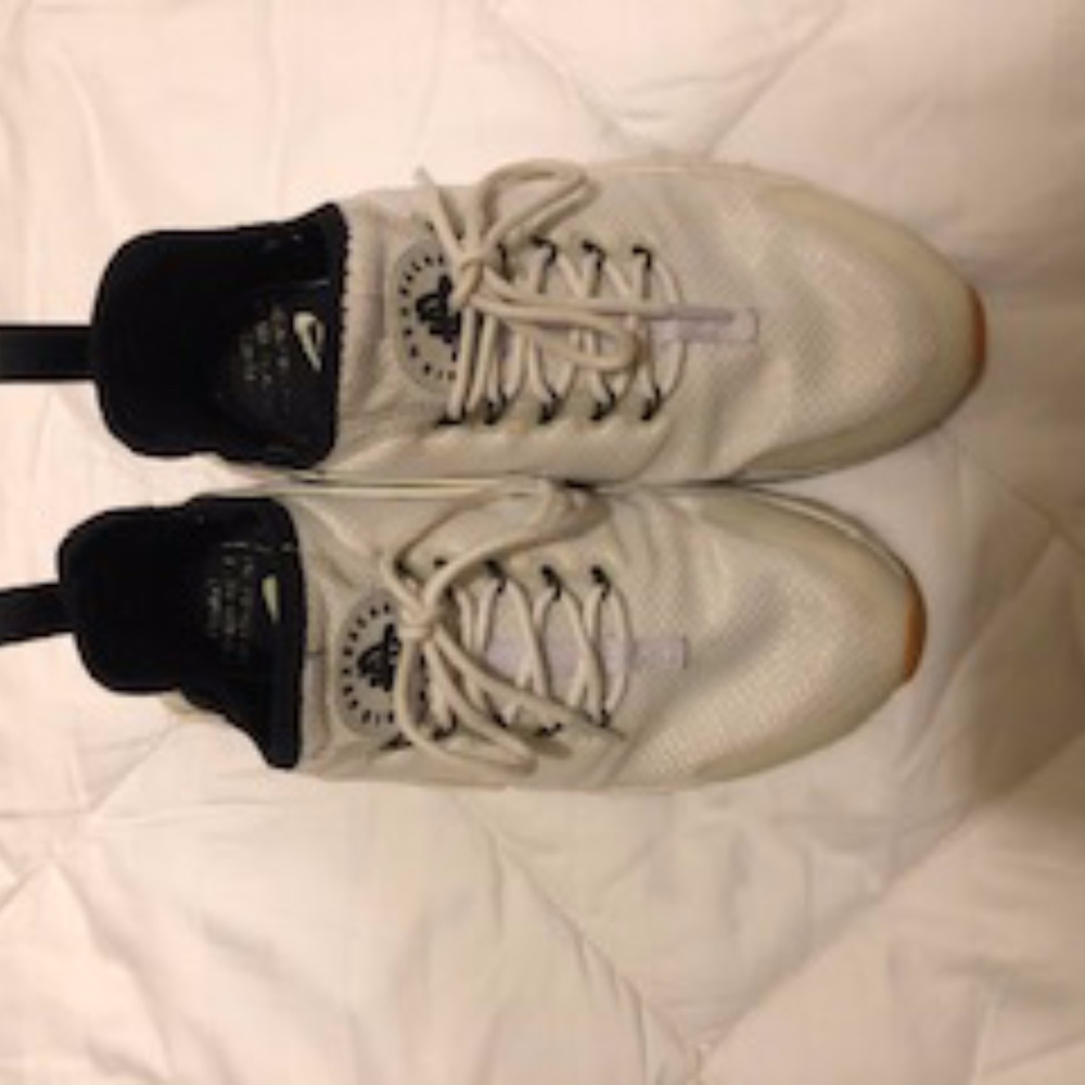 Size 7 women's nike huaraches